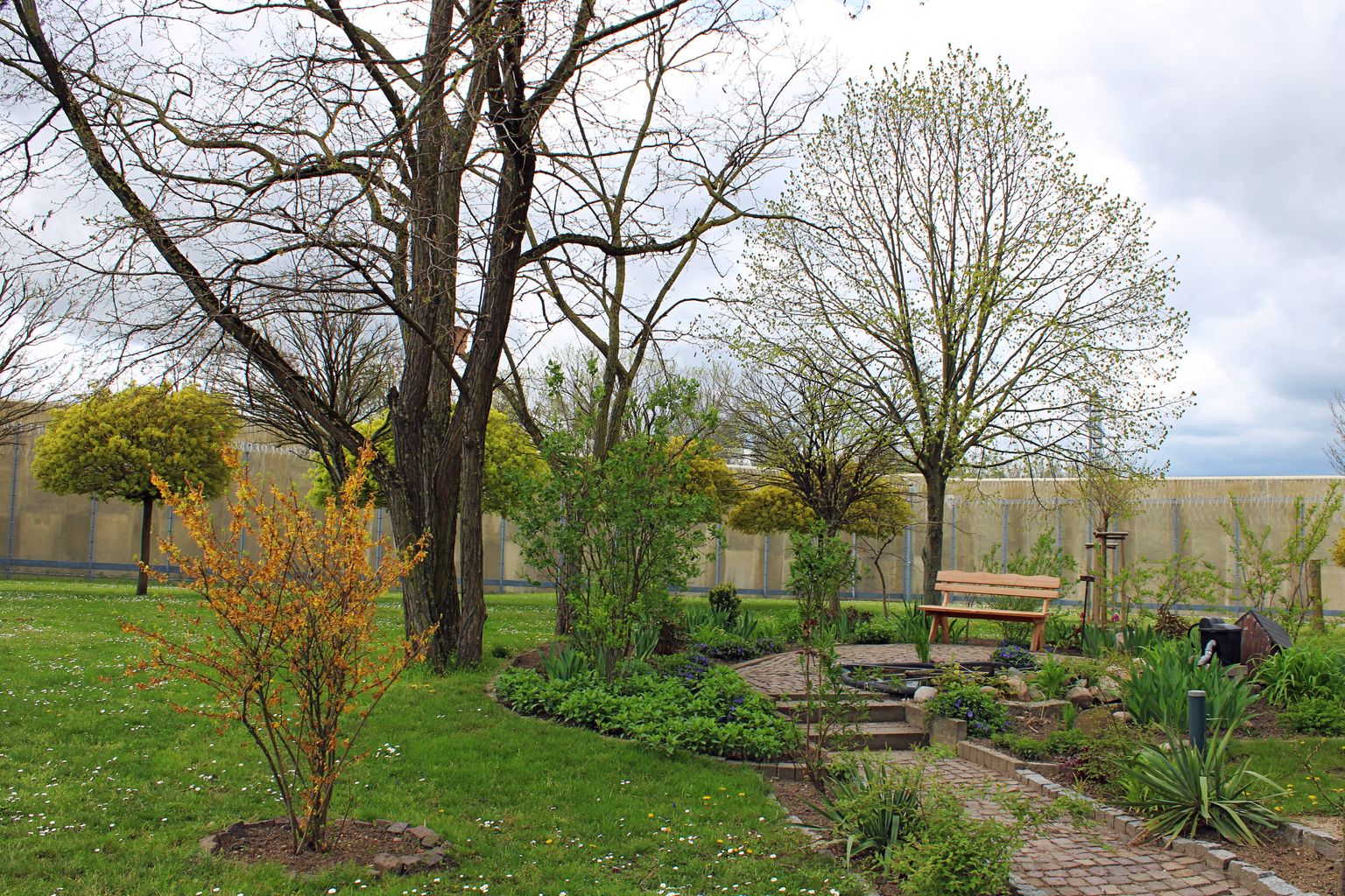 JVA Leipzig mit Krankenhaus - Garten- und Landschaftsbau